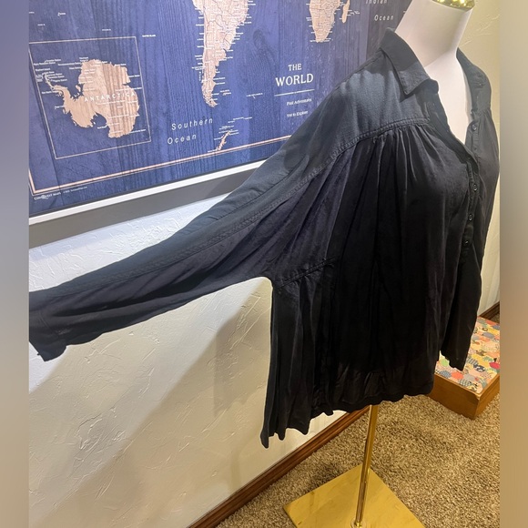 Free People oversized black top with collar and detail on back as shown in photo - Picture 5 of 9